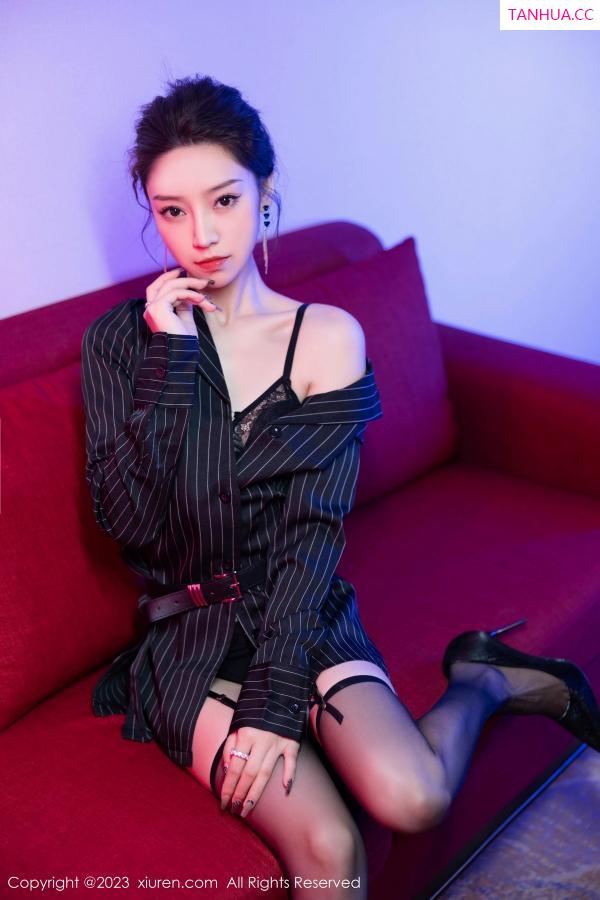  [XiuRen]高清写真图 2023.11.03 No.7611 苏曼兮 黑丝美腿第14张图片